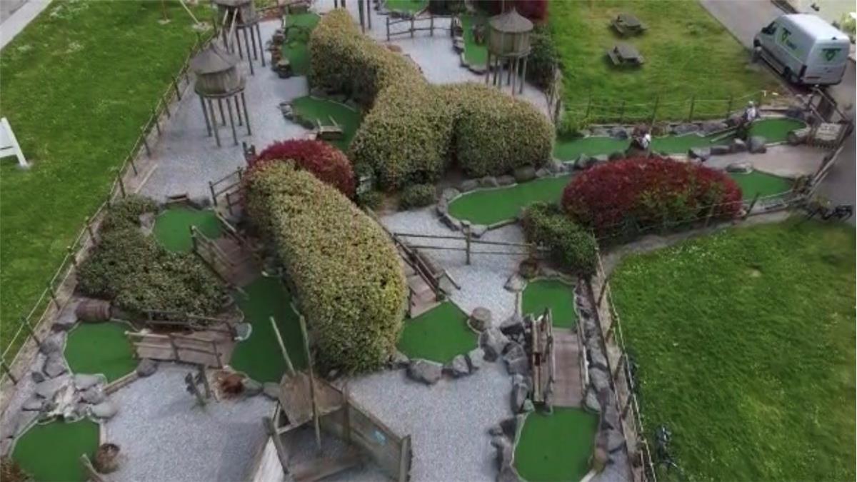 Rénovation terrain de mini-golf en gazon synthétique - Sportinfrabouw NV